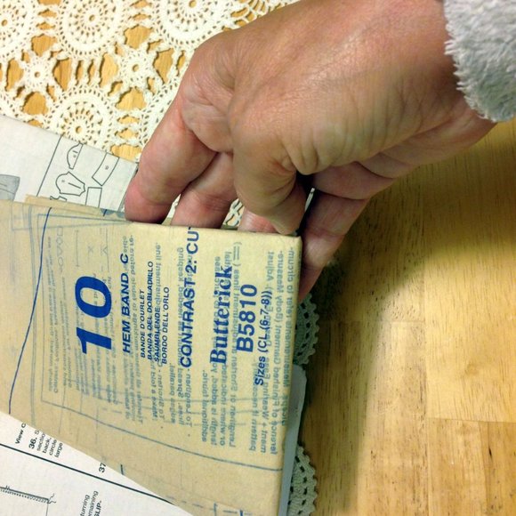 Uncut, factory folded Butterick B5810 girl's sewing pattern - Picture 10 of 10